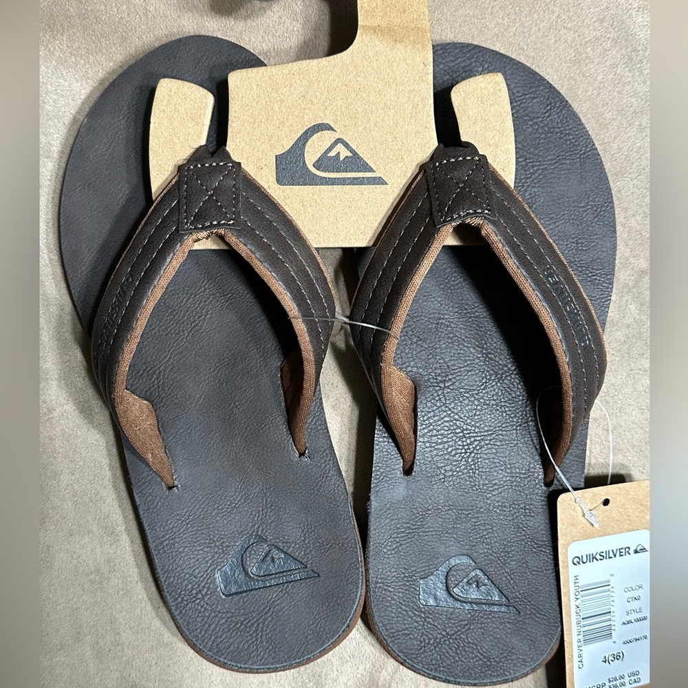 Boy's size 4 Quicksilver Carver Nubuck Sandals
